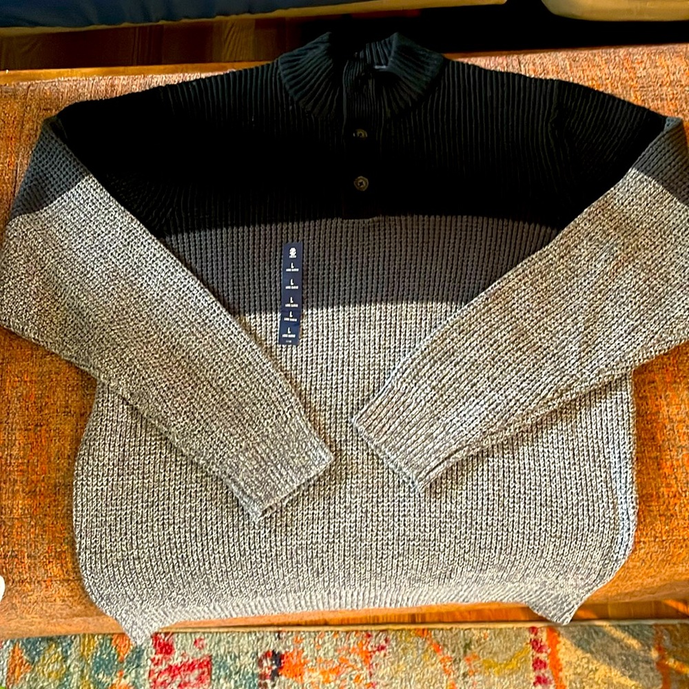 New mens IZOD sweater. Black and grey stripped new!